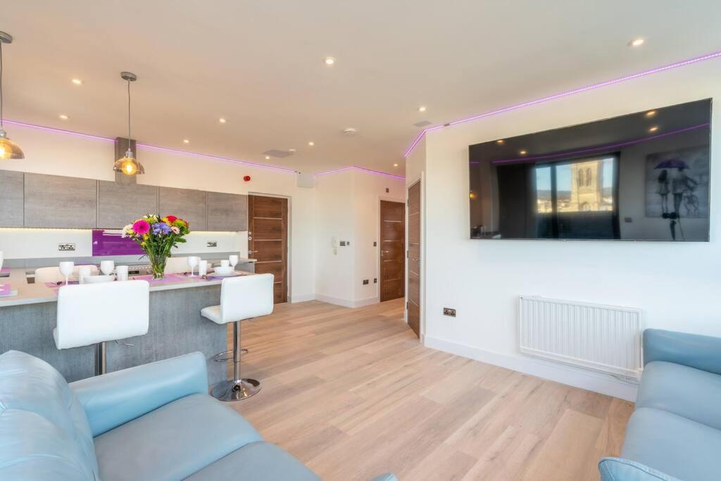 Central Penthouse With Hot Tub & Views 22 Челтнъм Екстериор снимка