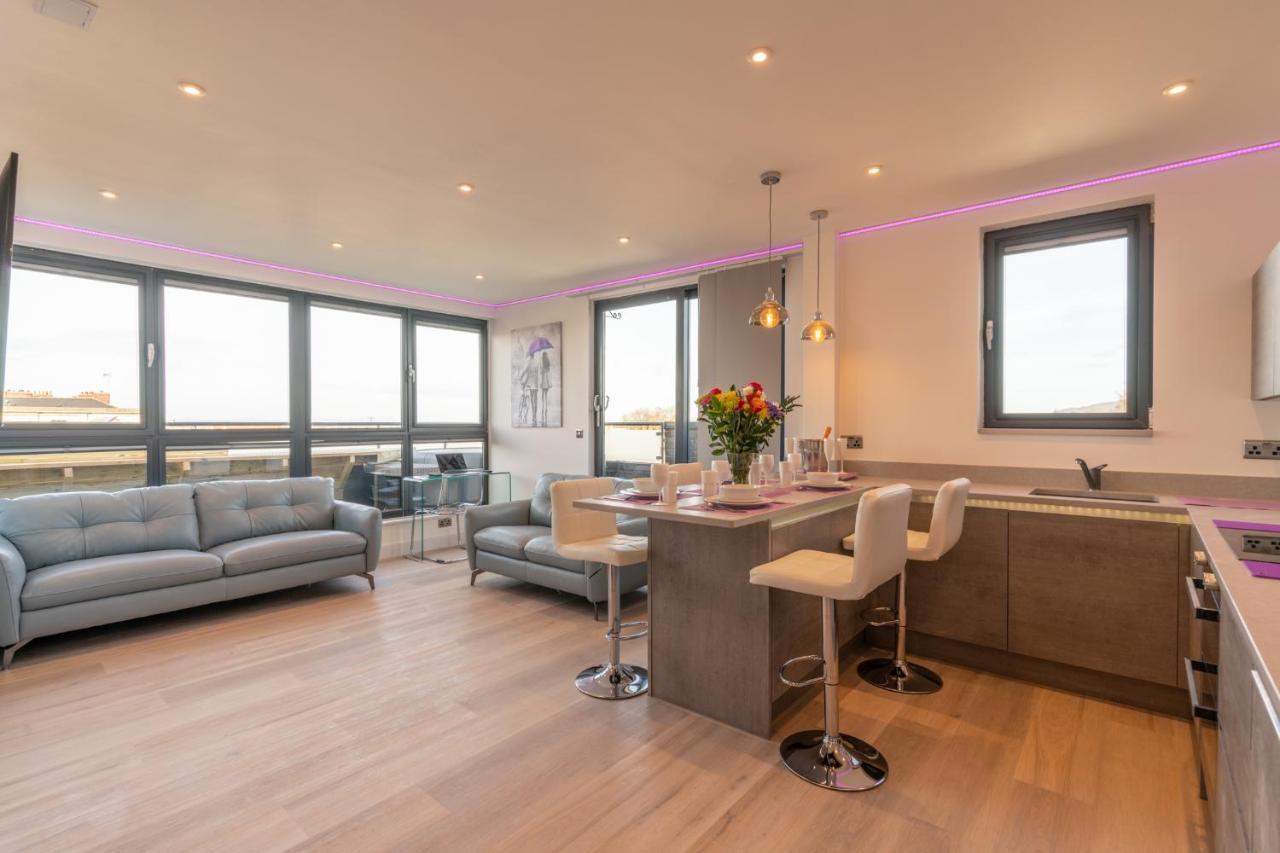 Central Penthouse With Hot Tub & Views 22 Челтнъм Екстериор снимка